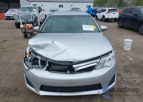 2014 Toyota Camry Hybrid Le z USA, uszkodzony, nr VIN 4T1BD1FK5EU117290